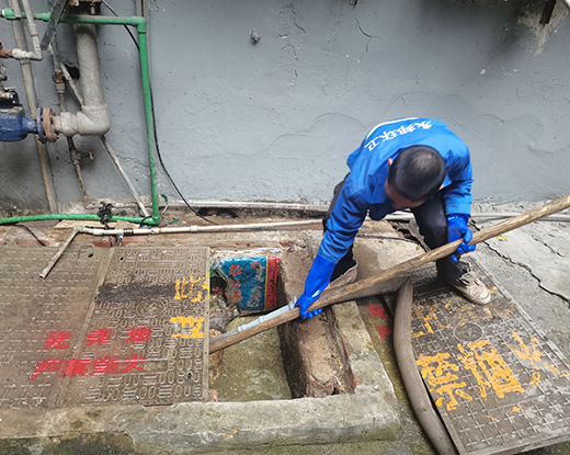 赵西垸林场清掏化粪池