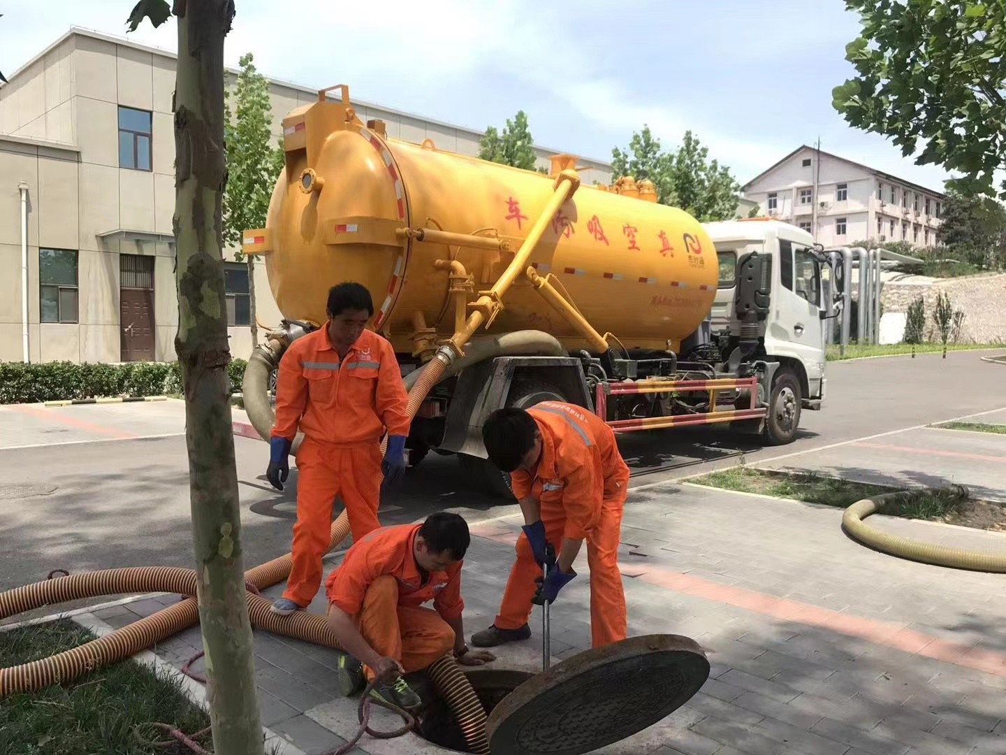 赵西垸林场化粪池清理与5-8吨吸粪车施工效率分析